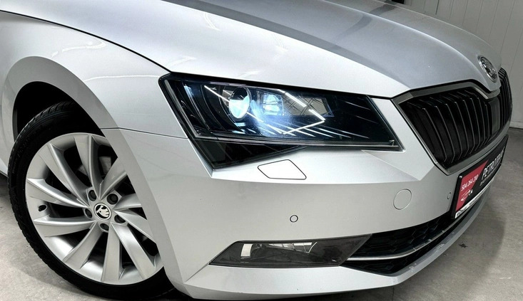 Skoda Superb cena 59900 przebieg: 230000, rok produkcji 2019 z Gliwice małe 742